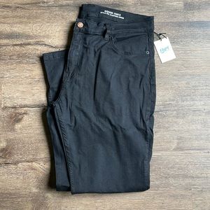 Mugsy’s black pants